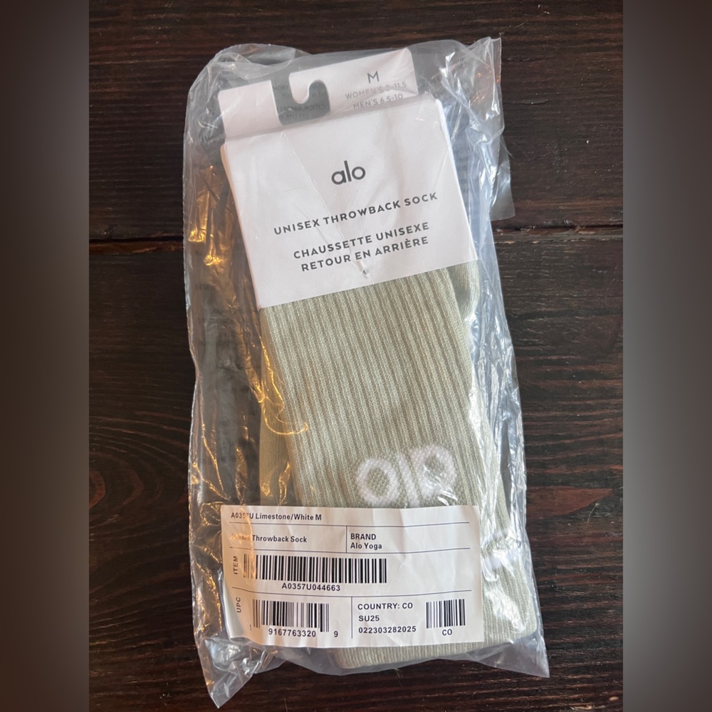 ALO Yoga Unisex Throwback Sock — Pale Sage Green